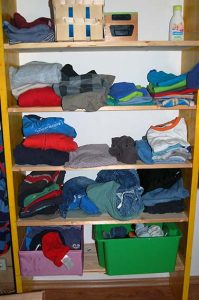 Alleine anziehen: Hilf mir es selbst zu tun!