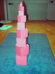 Regelschulkinder mit Montessorimaterial fördern