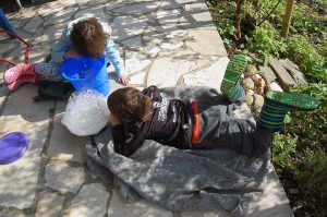 Gartenarbeit und Vorbereitungen fürs Hochbeet