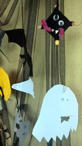 Halloween mit Kindern: Halloween Deko aus Müll basteln