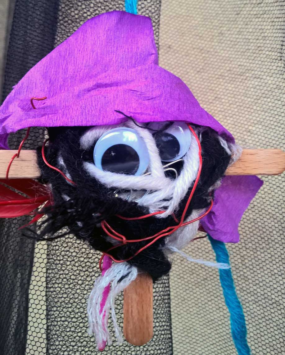 Halloween mit Kindern: Halloween Deko aus Müll basteln