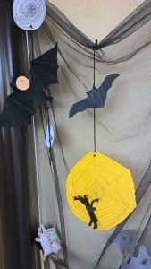 Halloween mit Kindern: Halloween Deko aus Müll basteln