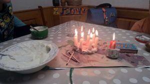 Backen und Dekoration für die Weihnachtszeit zum Einstimmen: kreativer Weihnachtsschmuck