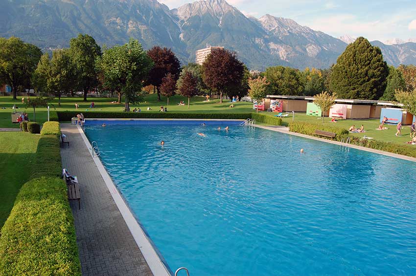 Ausflug ins Tivoli Schwimmbad in Innsbruck und ganz viel Sonnenschein im Grünen
