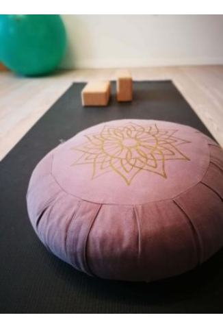 Energiefelder stärken mit Selbstfürsorge mit Meditation und Yoga