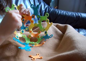 Kreatives und nachhaltiges Spielzeug für die Feinmotorik