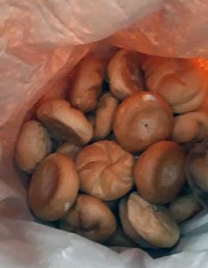 Altes Brot verwerten: Rezept Brotsalat