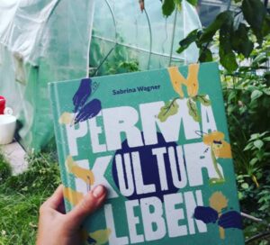 Diese Bücher über nachhaltiges Leben, die ich heute empfehle, kommen alle aus dem kleinen, aber sehr feinen Innsbrucker Löwenzahn Verlag.