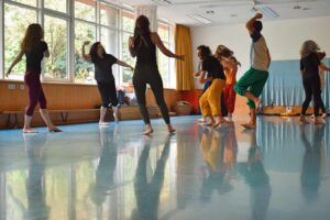 5 Rhythmen: Tanz eine Welle am Sonntag