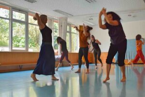 5 Rhythmen: Tanz eine Welle am Sonntag